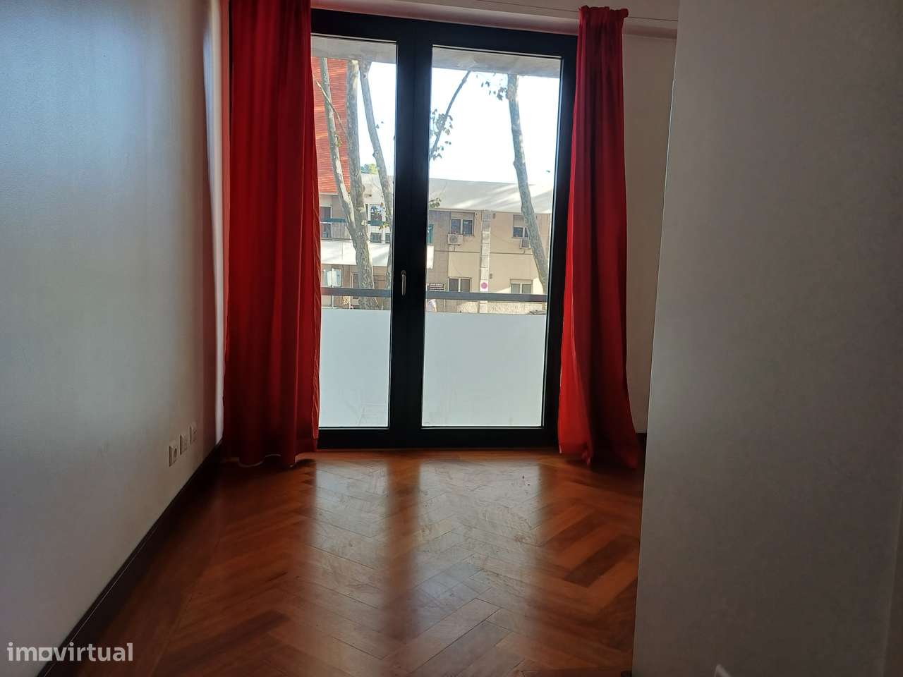 Prédio p Familia com Jardim jtº Praça Espanha e São D.Benfica-5