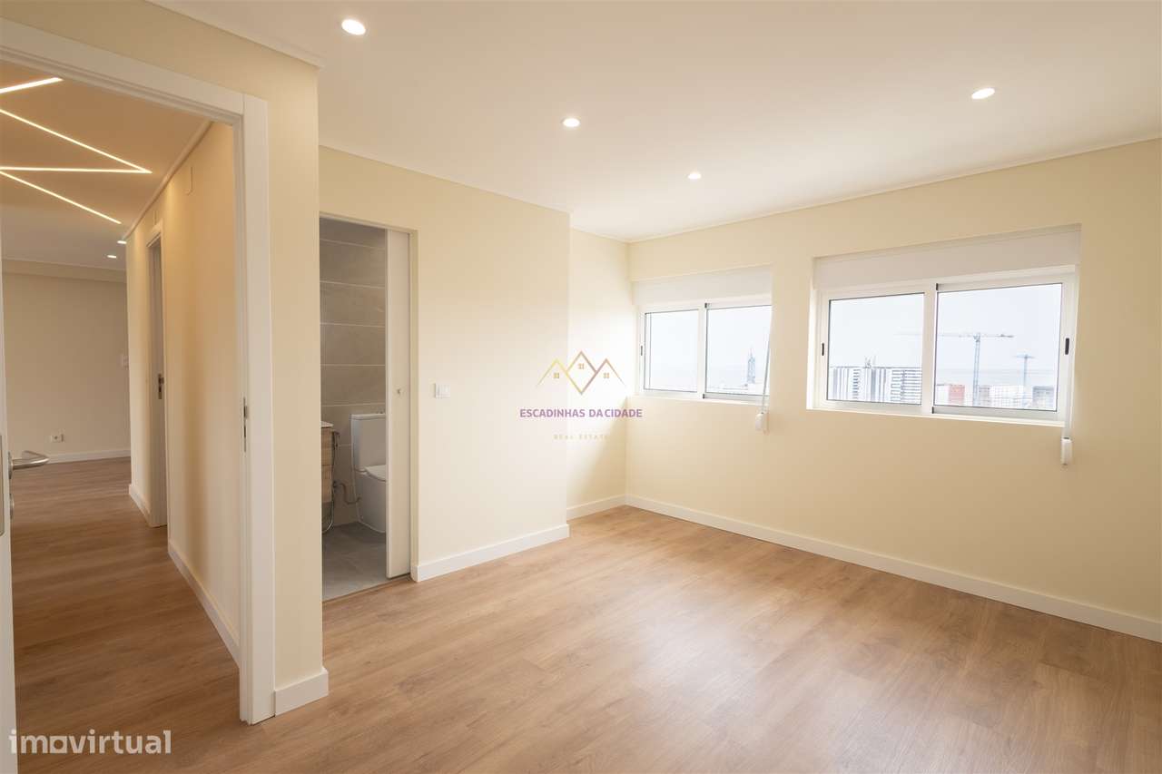 T3 Renovado Olivais com Vista Rio-13