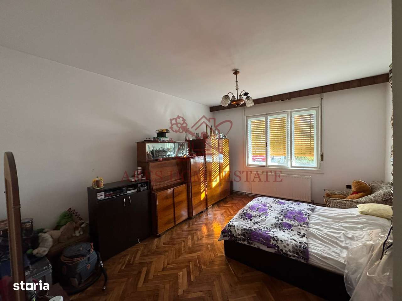 Investiție cu potențial: 2 apartamente + mansardă – Comison 0-7