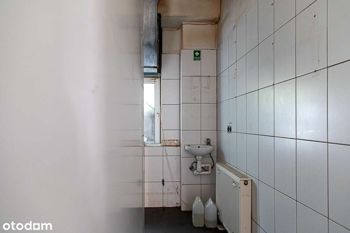 Lokal na parterze z 4 dużymi witrynami w zabytkowej kamienicy-12