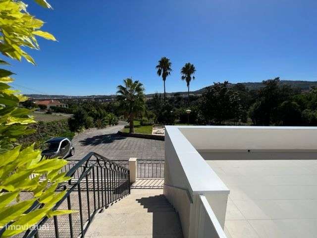 Excelente Moradia c/Piscina, Ringue desportivo, Garagem-22