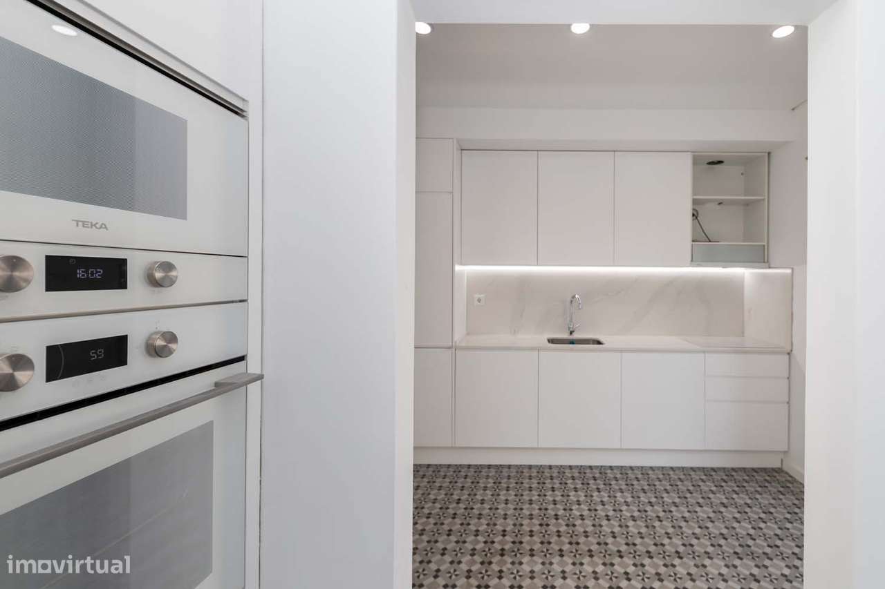 T3 NOVO – Apartamento com Espaço Exterior Único de 500 m² no Seixal-19