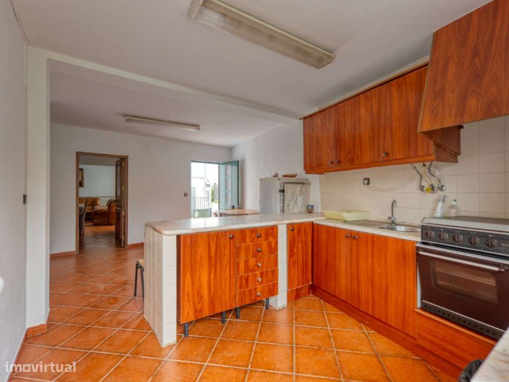 Moradia T4 com Quintal e Terraço, a Apenas 4 Minutos do Centro da V...-7