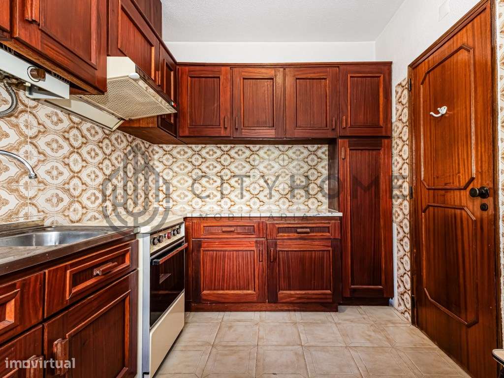 Moradia T2 +1 com garagem e espaço exterior-3