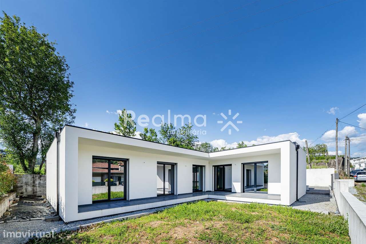 Moradia Térrea T3+Escritório em Este S.Mamede-Braga - Grande imagem: 2/60