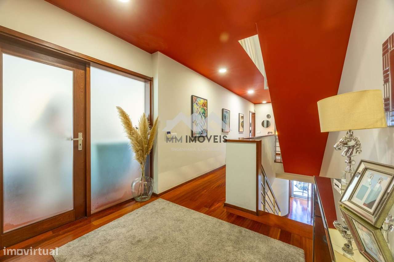 Moradia T3+1 | Maia | Piscina | Terraço | Jardim | Box Fechada - Grande imagem: 4/60