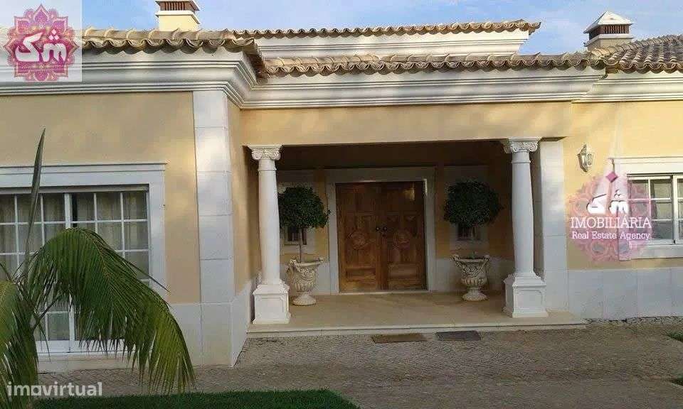 Magnífica Quinta V8 com piscina e deslumbrante vista mar. Localizada-58