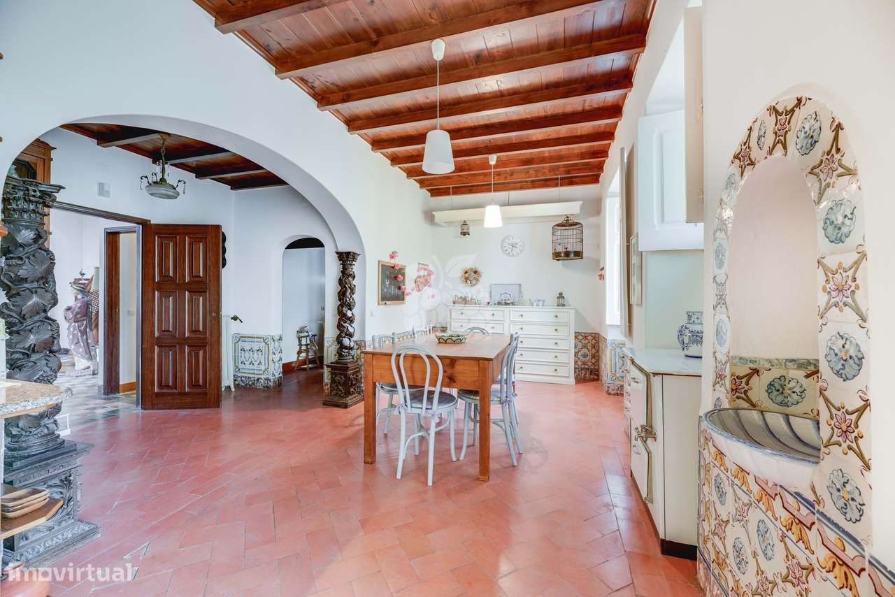 Moradia histórica T6  em Sintra com jardim, piscina e garagem-14