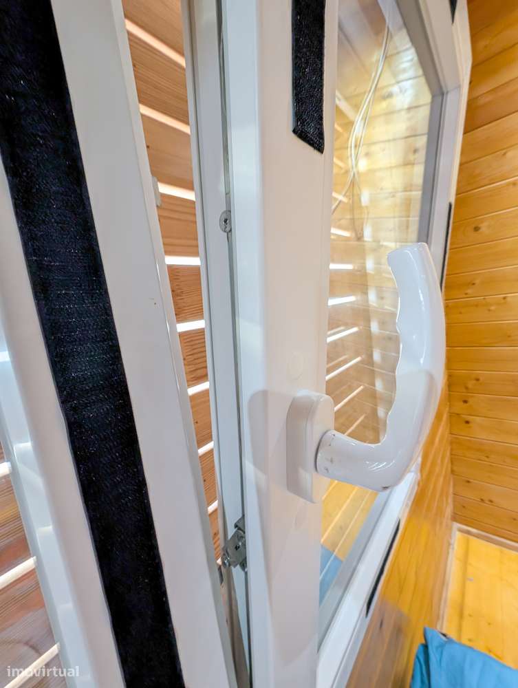 Terreno de 300 m² com moradia T4 em madeira – Charneca de Caparica-15