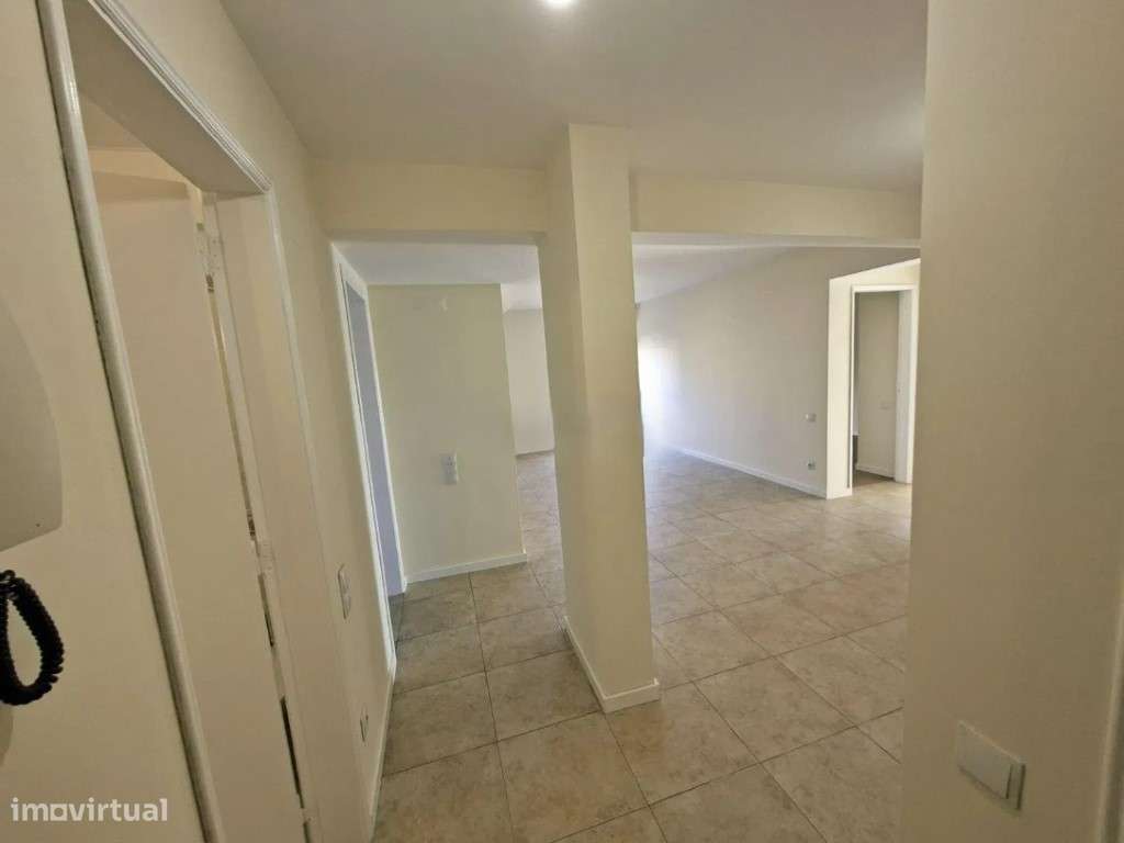 Apartamento T2 Remodelado na Tapada das Mercês-10