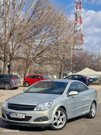 Opel Astra Twintop 1.6i Cosmo - 4