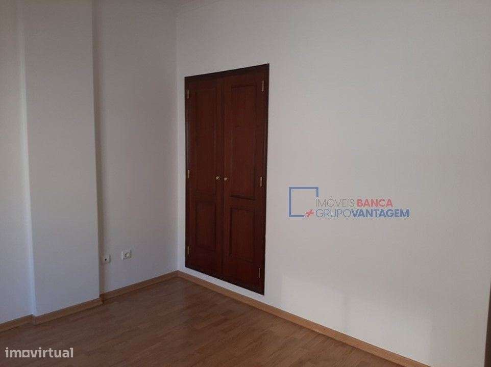 T2 com parqueamento e arrecadação, para venda em Santarém - Grande imagem: 5/13