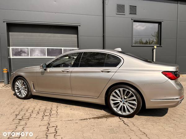 BMW Seria 7 750i xDrive - 23