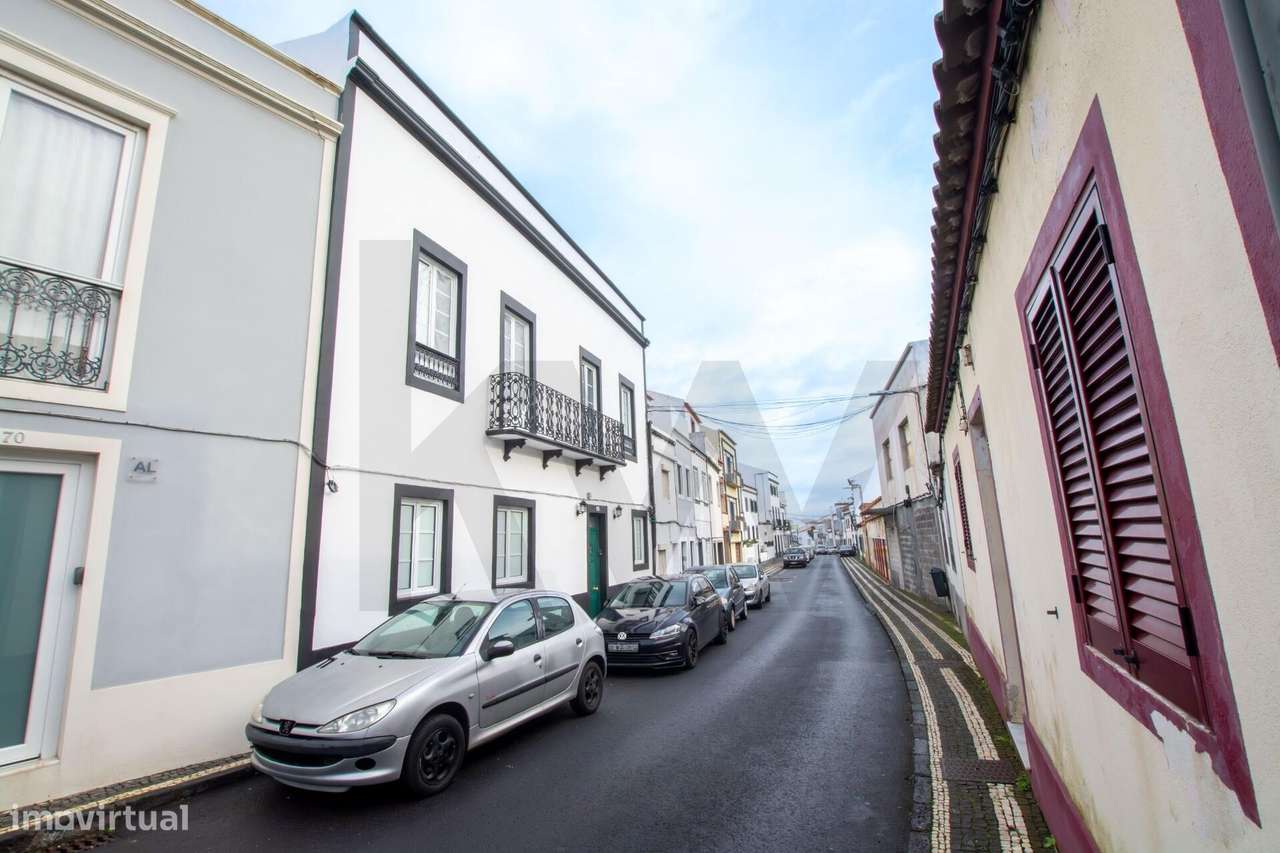 Moradia T5 Remodelada com Licença AL e Mobília Incluída no Centro de P - Grande imagem: 2/37