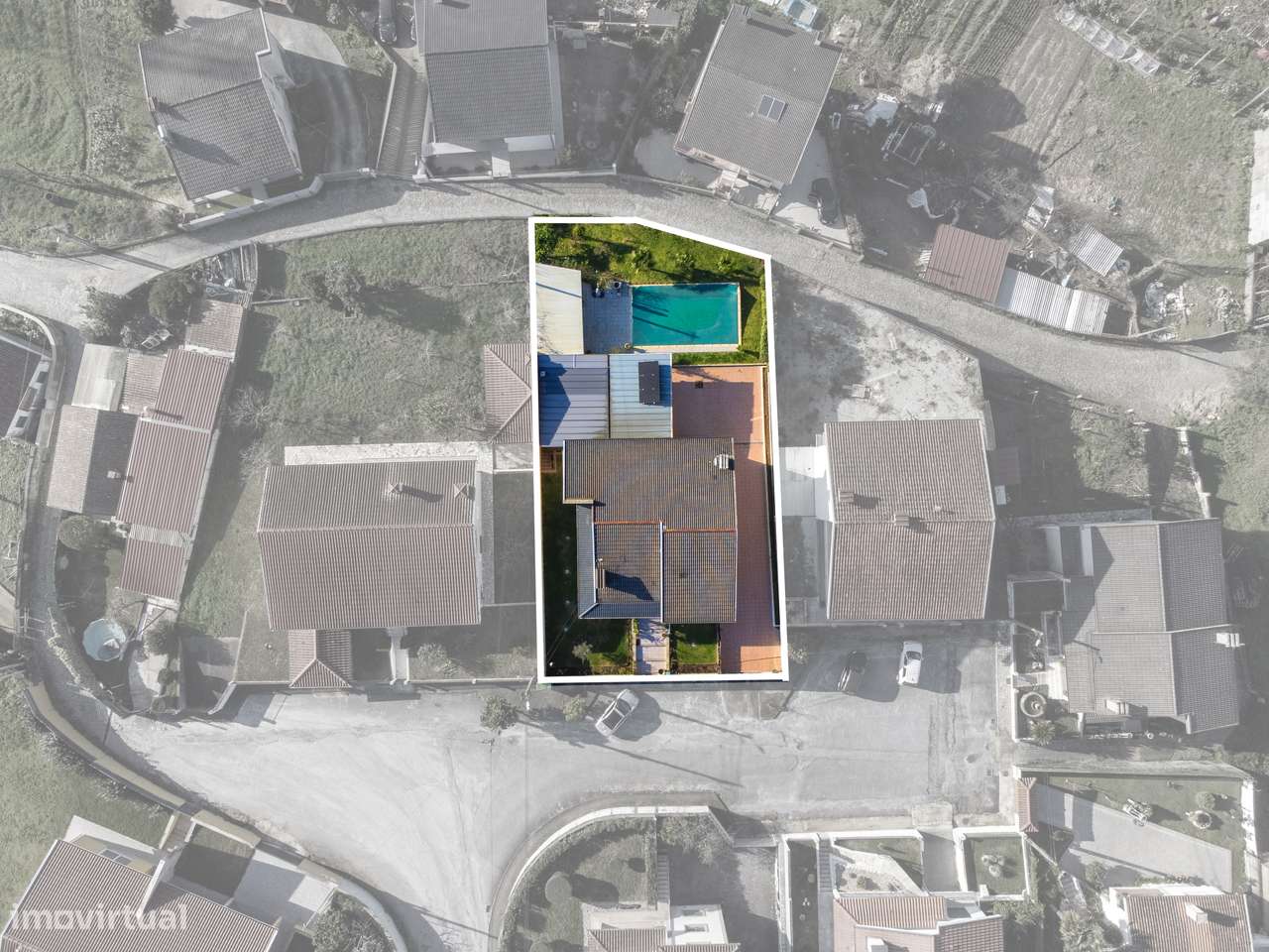 Moradia de Luxo T4 | Piscina Aquecida | Exclusividade Total em Amares - Grande imagem: 3/43