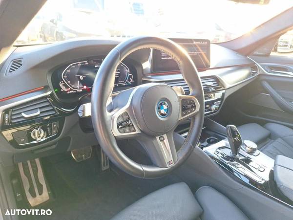 BMW Seria 5 530i xDrive MHEV - 9