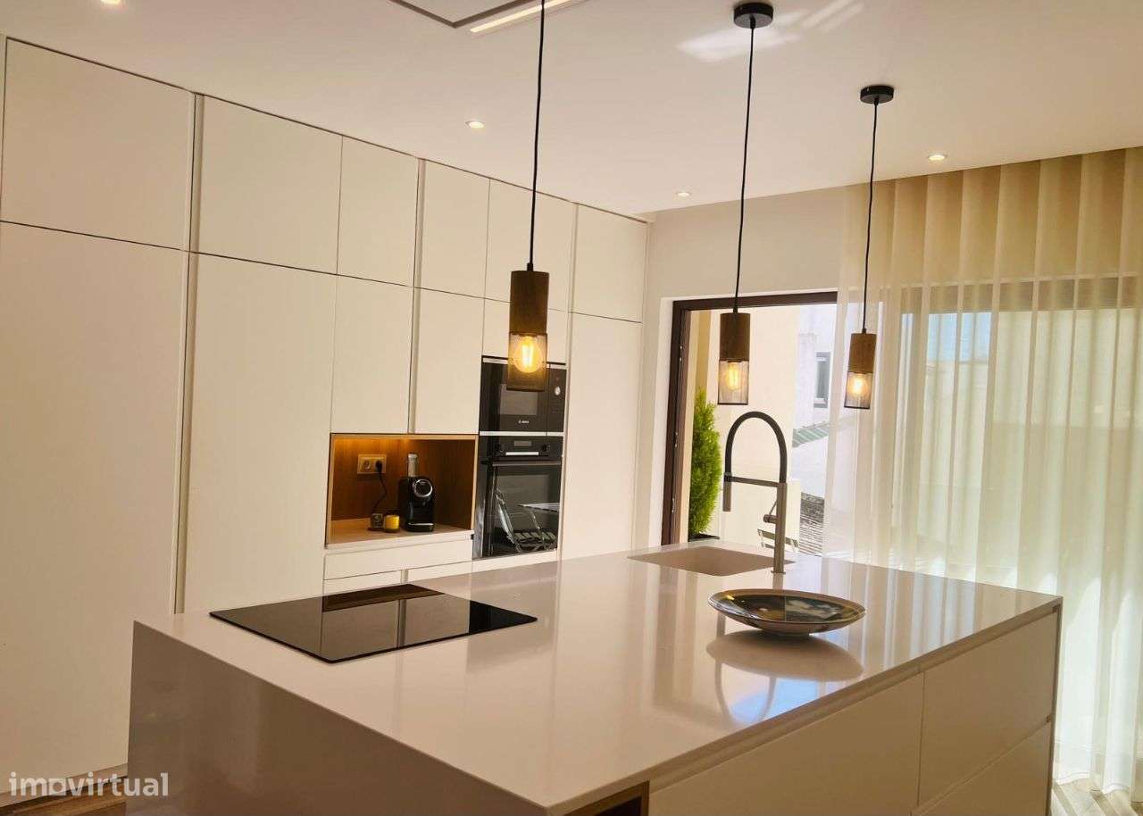 Moradia T4 com garagem baixa de Faro-26