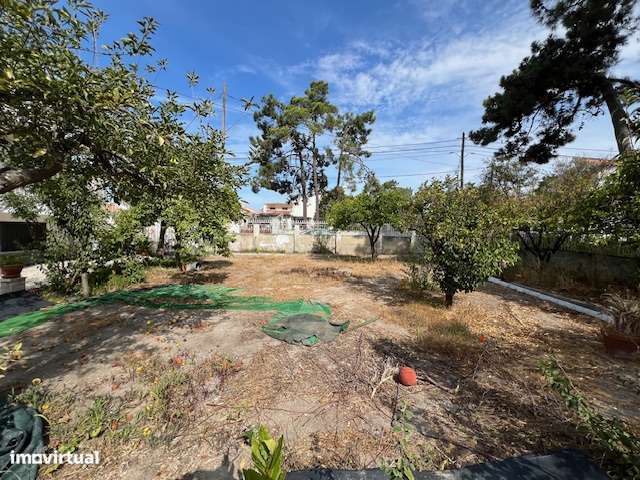 Moradia c/ Garagem, 692m2 de terreno, na Aroeira!-13