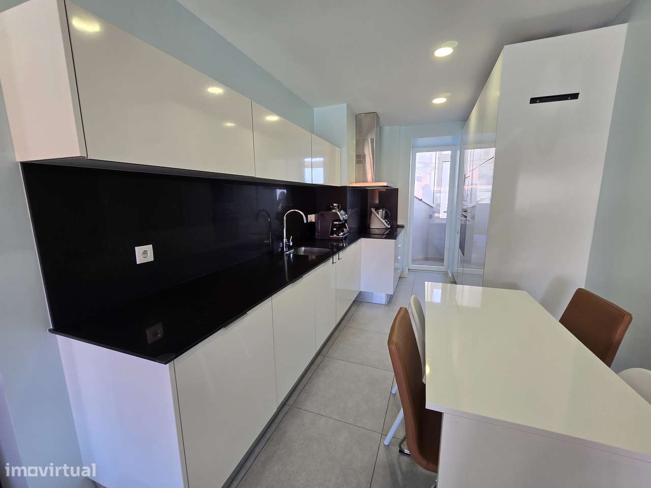 Apartamento T3 a dois paços do Metro e Comboio-16