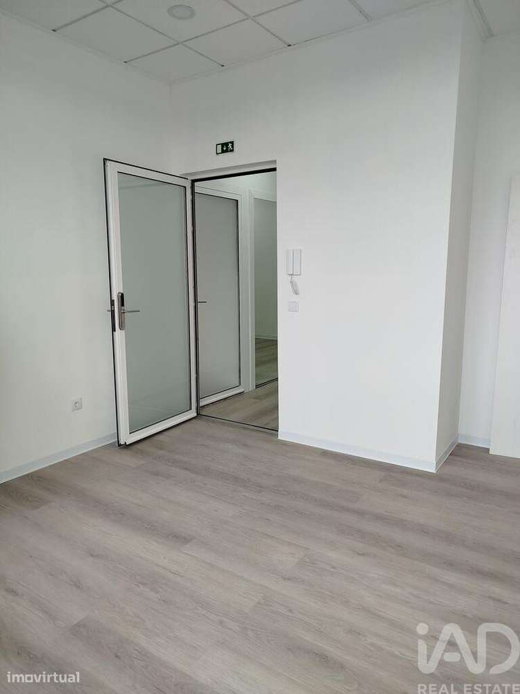 Loja / Estabelecimento Comercial em Mafamude e Vilar do Paraíso de 14, - Grande imagem: 4/6