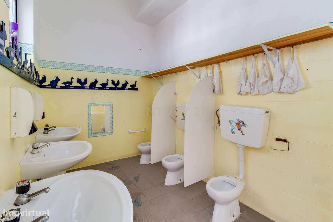 Imóvel para Infantário no Entroncamento – Espaço Amplo com Potencial d-8