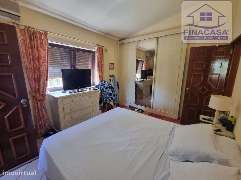 Moradia V3 toda térrea isolada com piscina,jardim e garagem - Vilam...-42