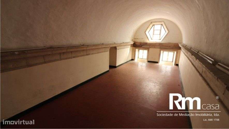 Magnifico prédio devoluto na Rua da Sofia, Largo do Terreiro da Erva-6