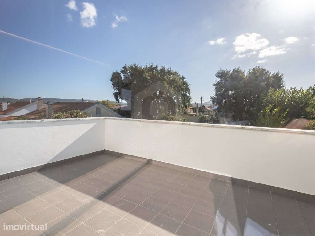 Moradia isolada T5 acabamentos Premium/ piscina e garagem-44