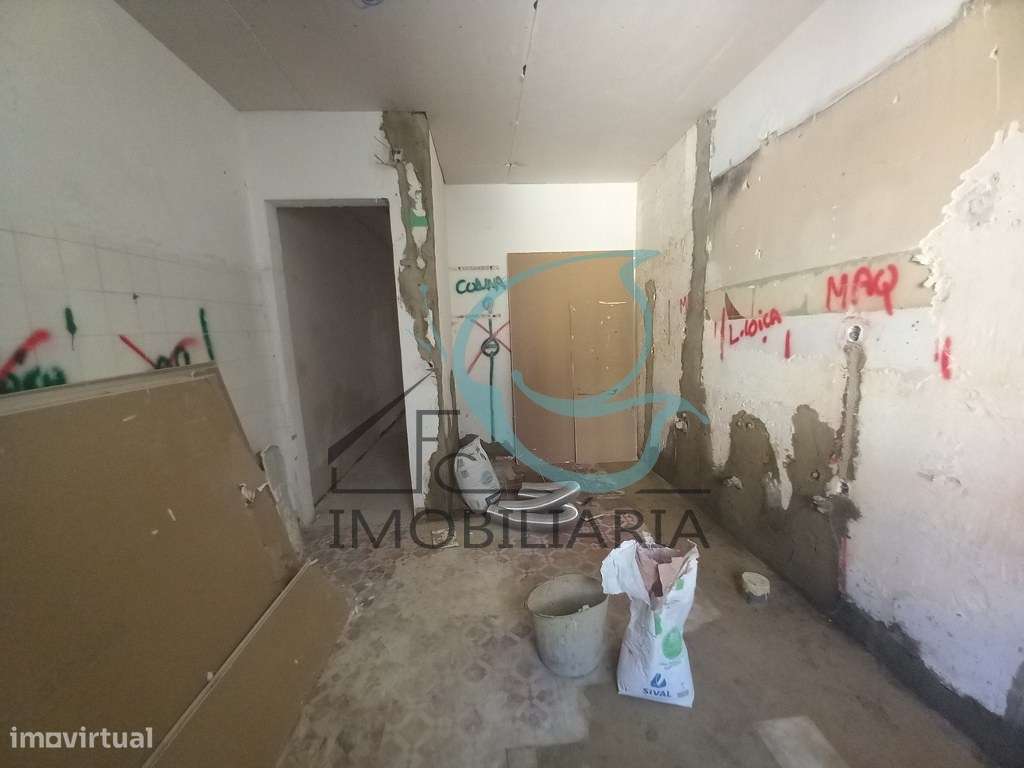 Apartamento T1 com Logradouro Privativo na Baixa da Banheira-4