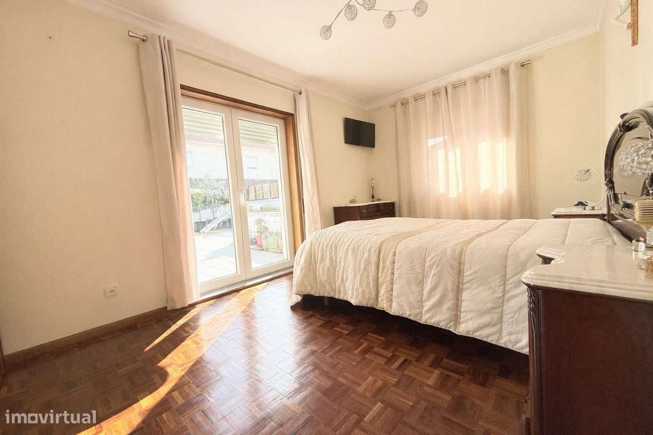 Moradia T3 | Terraço | Box 4 Carros | Varanda | Jovim | Exclusivo-20