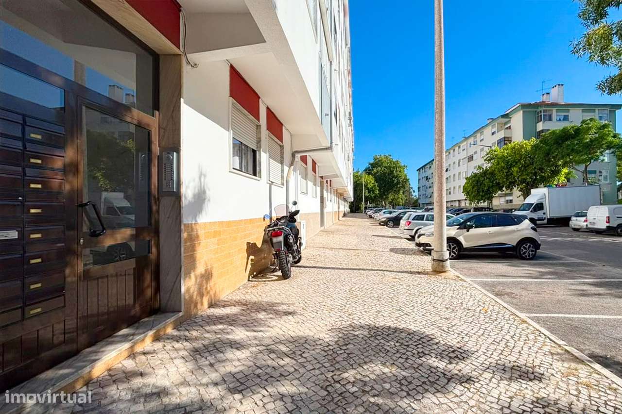 Apartamento T2 Amora - Seixal-26