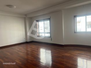 Apartamento T3 c/ garagem- junto ao F...