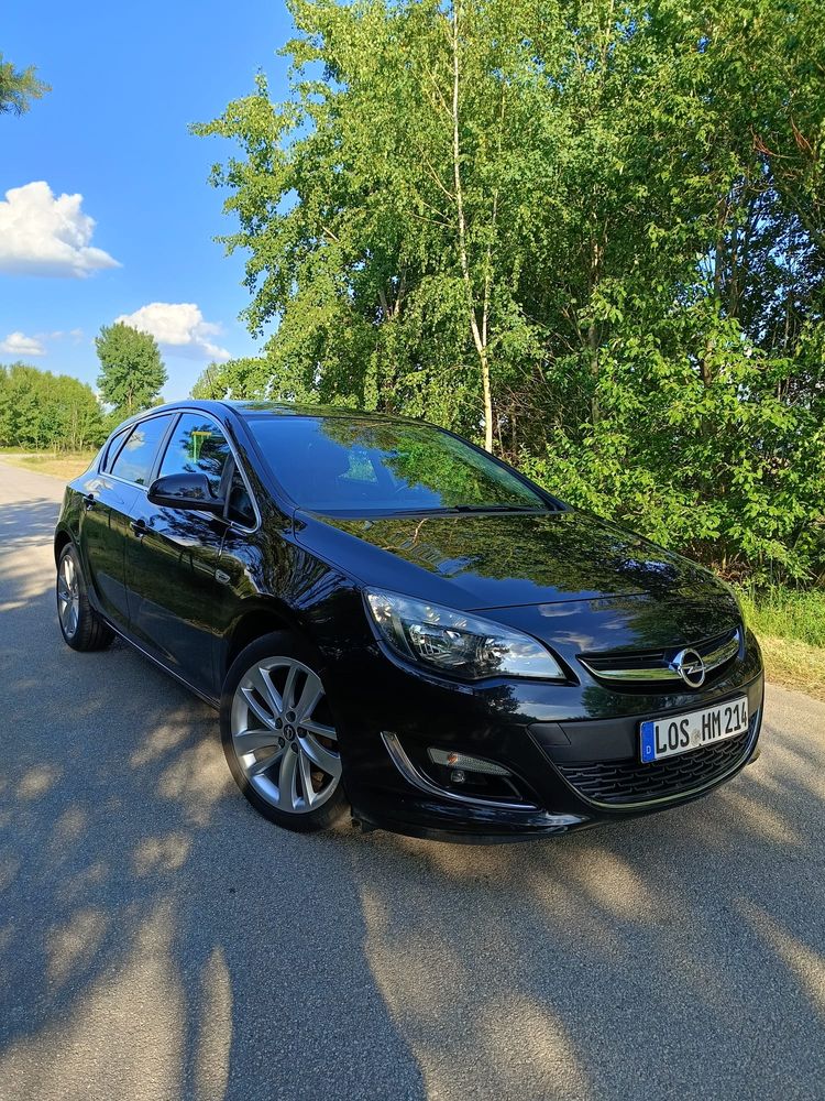 Opel Astra J 1.4 T Sport 2012