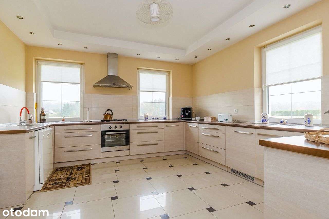 Posiadłość z hotelem i stadniną koni-14