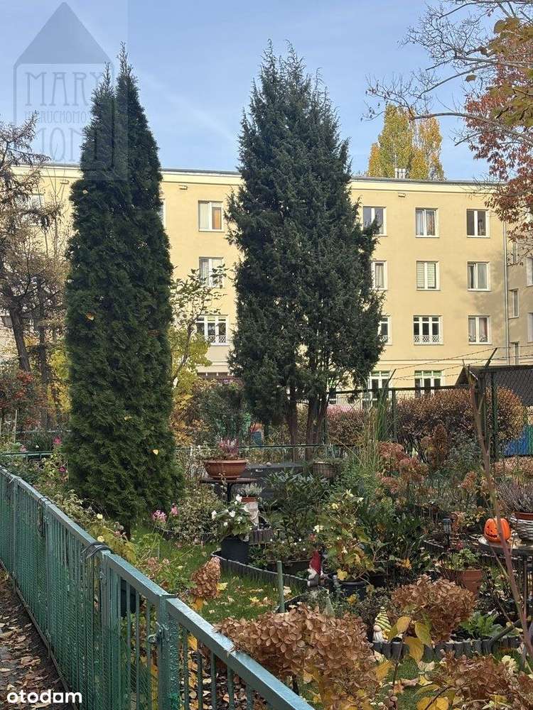 Kamienica, wysokie metro st. Bielany-8