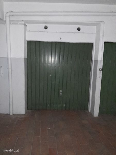 Garagem em Almada Velha