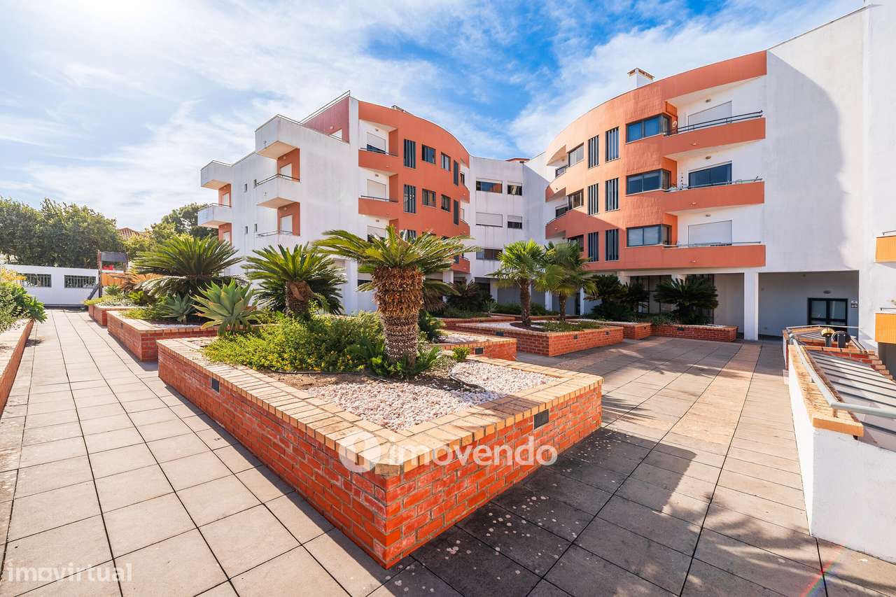 Apartamento T2 com garagem em condomínio com jardim, Paço de Arcos-35