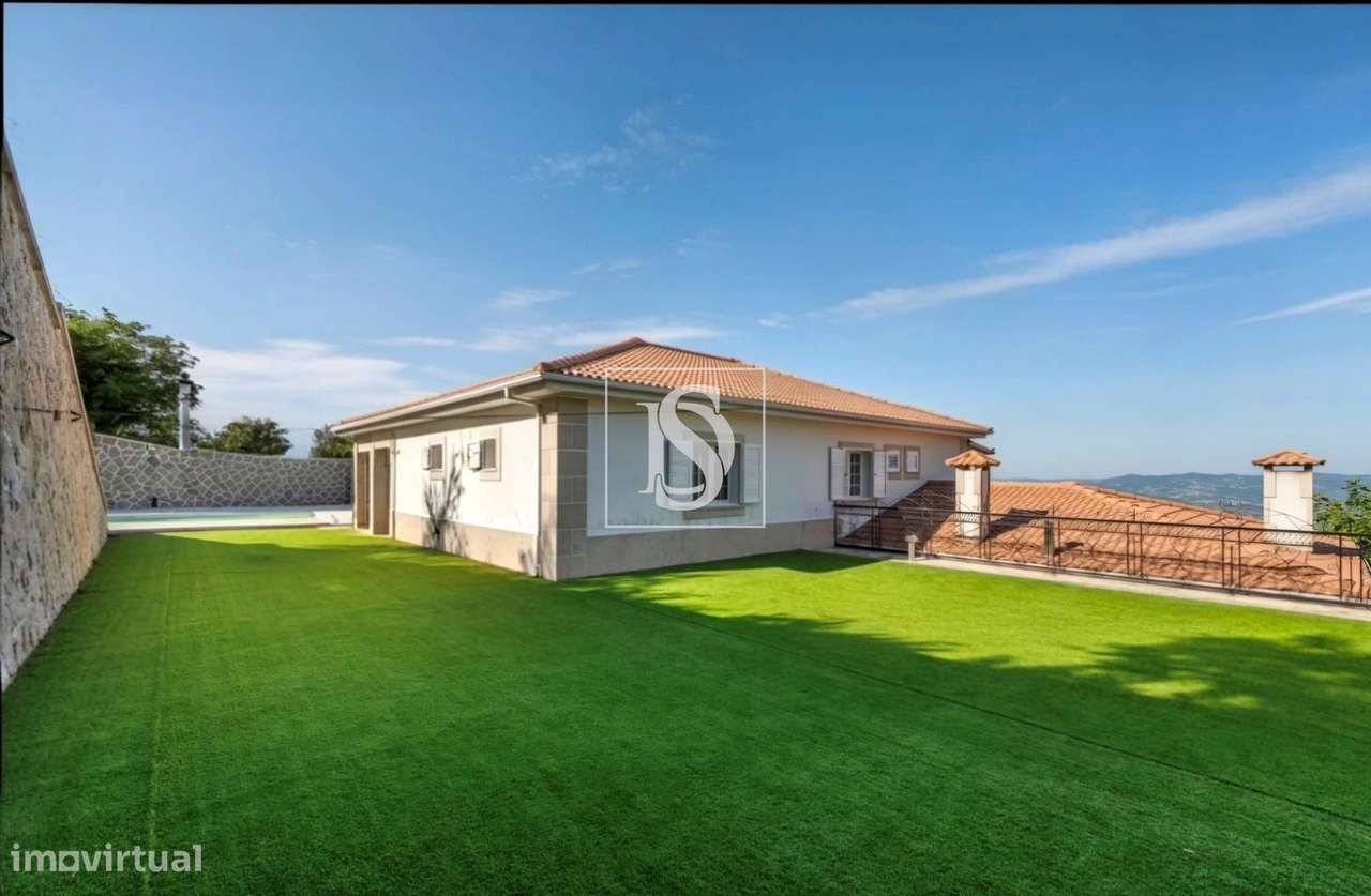 Moradia Independente T6 com 6 suítes e Piscina-31