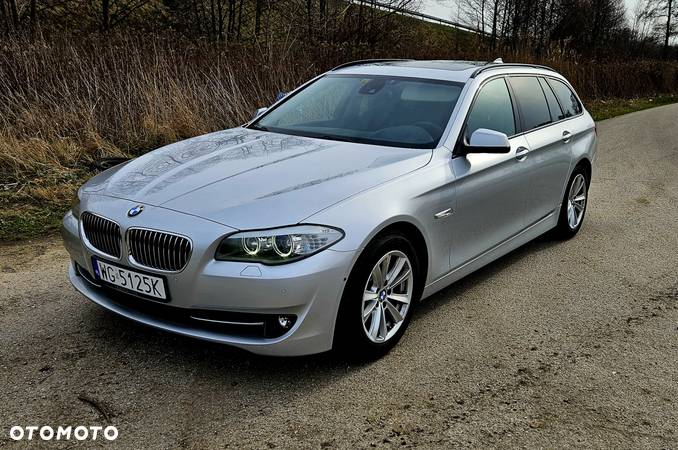 BMW Seria 5 523i Touring - 2