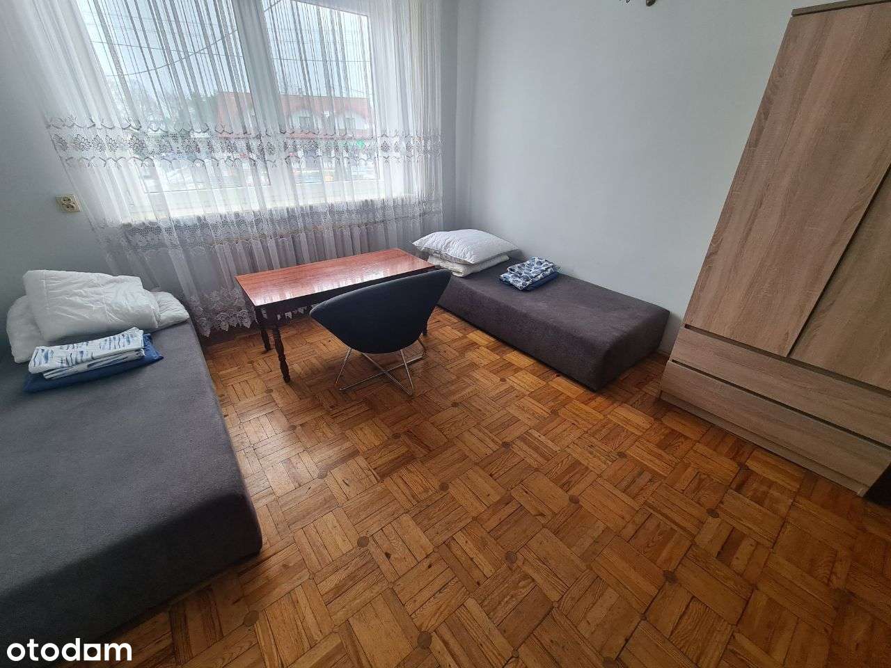 DOM do wynajęcia 4 łazienki i 3 kuchnie - 24 osoby - Pełny obrazek: 5/10