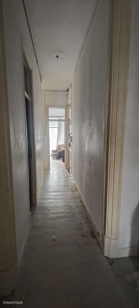 APARTAMENTO T-3 RUA TOMÁS RIBEIRO PARA REMODELAÇÃO TOTAL-41