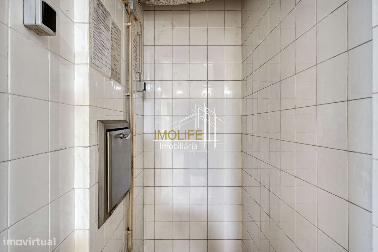 Apartamento T2 com Vista Desafogada em Benfica-43