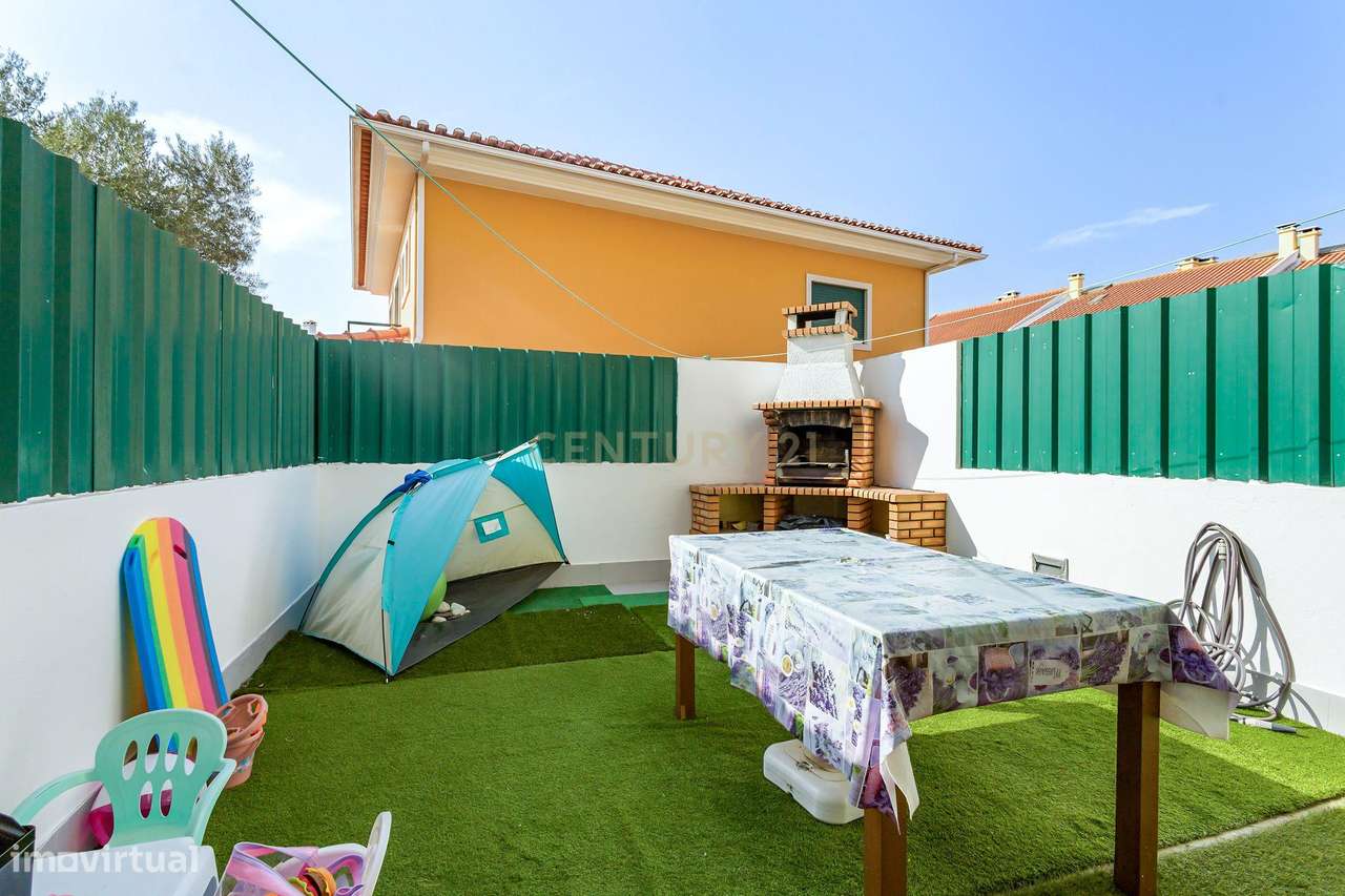 Moradia em Banda T3+1 com quintal e garagem em Zona Tranquila – Bacelo-6