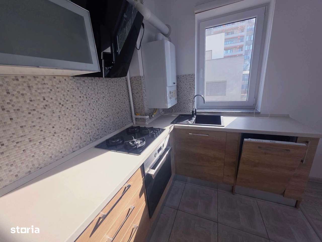 Vand 2 camere tip open space cu boxa si parcare zona Coresi-3