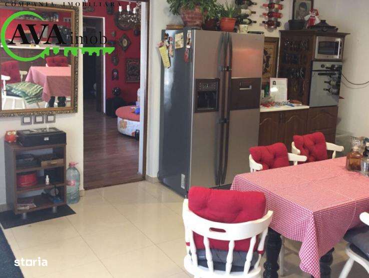 Casa 4  camere, zona centrala 205000 EURO  ideal pentru investitie - Imagine principală: 1/2