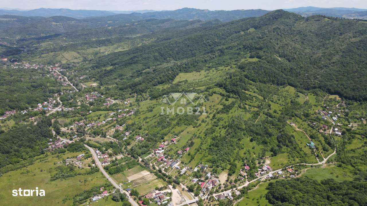 Teren spectaculos cu padure, livada si priveliste panoramica in Soimar-15