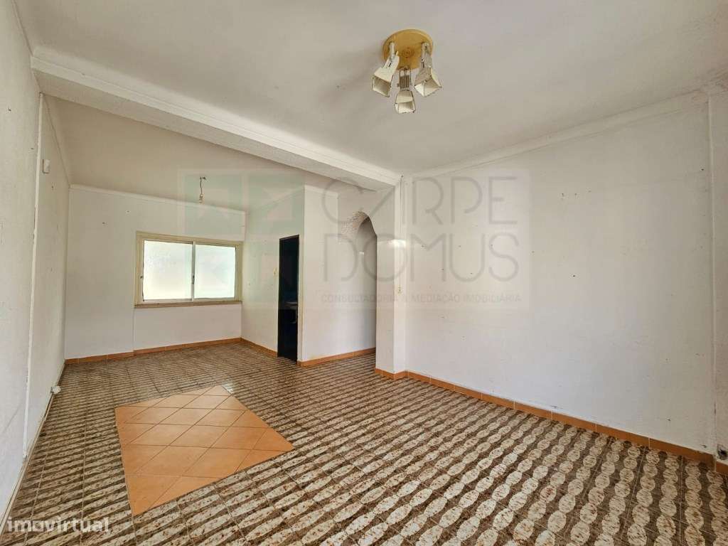 Prédio com Comércio e 2 apartamentos, em Mem Martins, Sintra-53