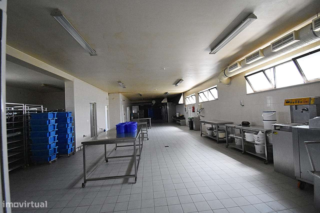 Fábrica em funcionamento para produção alimentar | Cacia, Aveiro-30