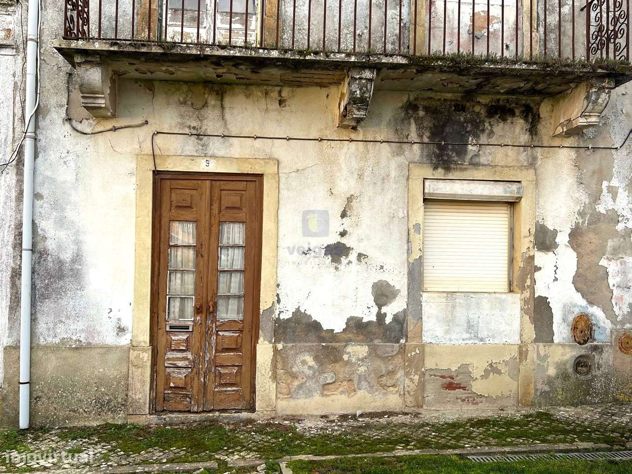 Baixa de Preço !!!! Villa para Recuperação na Labrujeira - Ventosa - A-24