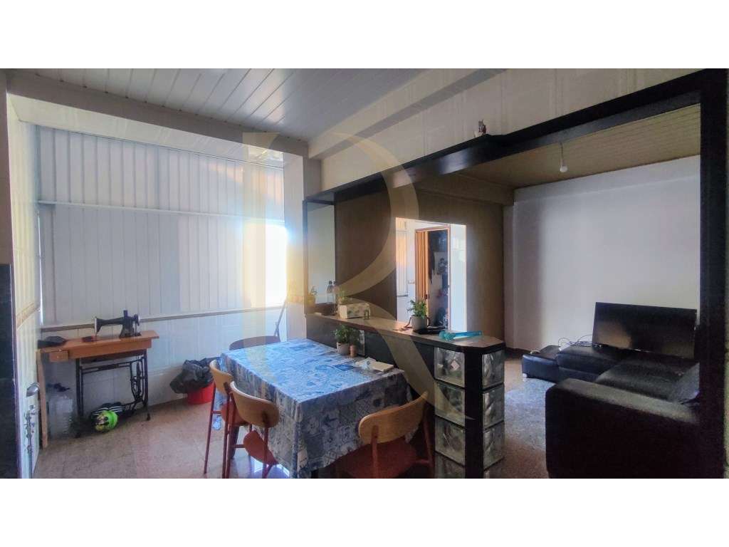 Apartamento T2, transformado em T3, em prédio com elevador - Perto ... - Grande imagem: 2/15